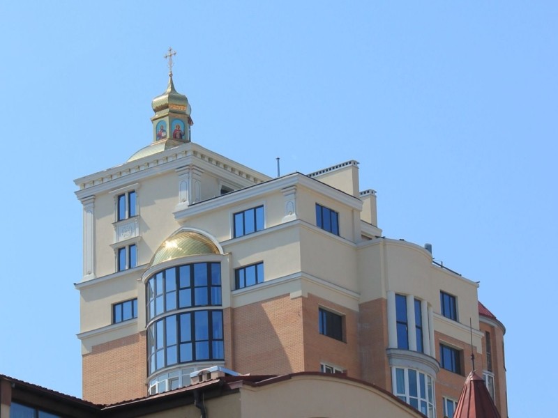 Унікальний церковний пентхаус: на даху 15-поверхівки побудували церкву 