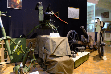 У Києві відкрилась виставка української зброї: можна “політати” і “постріляти”