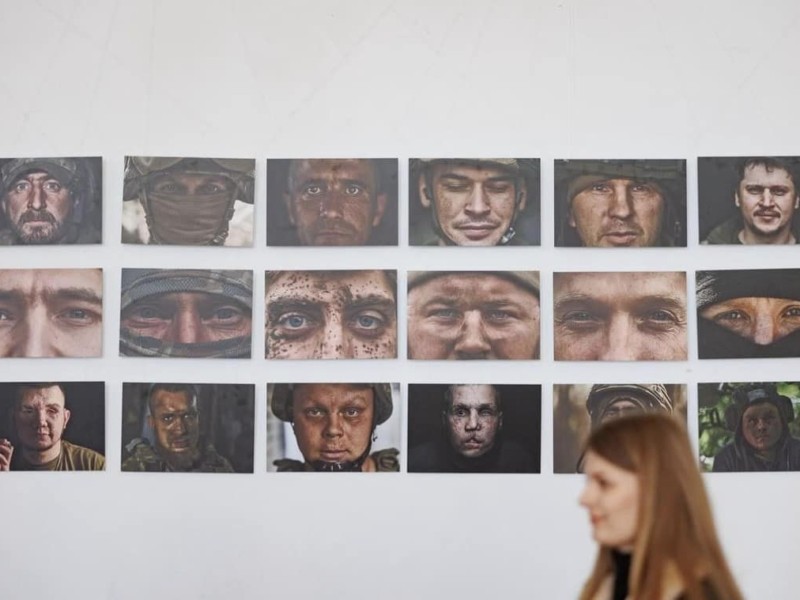 “Лінія зіткнення”. У Києві відкрилась виставка фронтових фотографій Ліберових