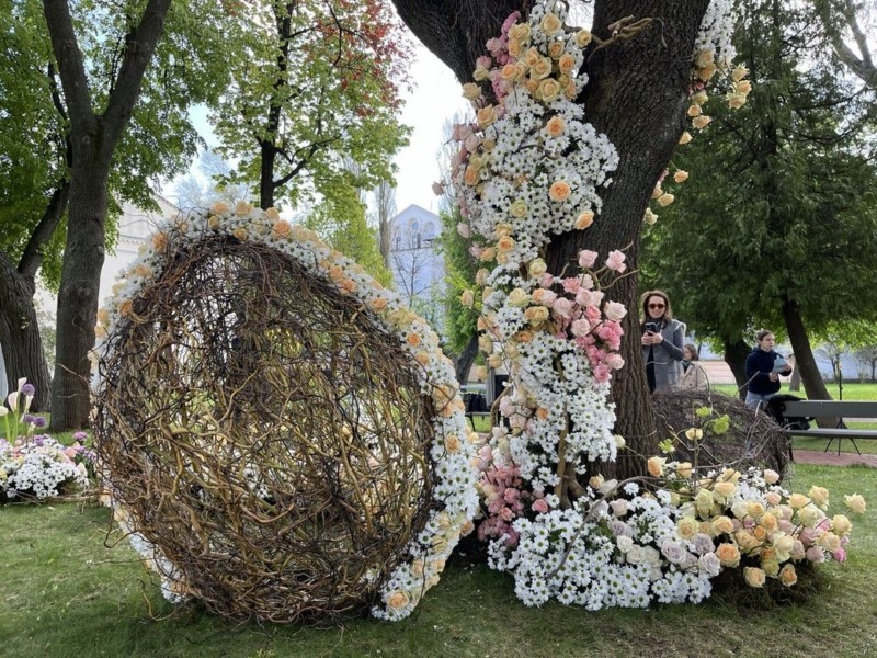 Краса врятує світ. У Софії Київській презентували Великодню композицію із 3,5 тис. квітів