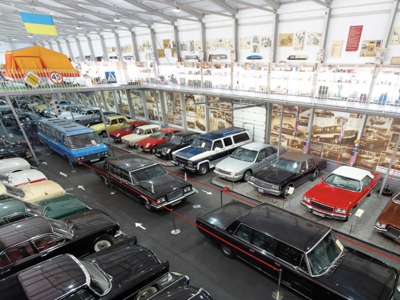 Музей “Колеса Історії” запрошує роздивитися понад 100 оригінальних ретро-автомобілів та мотоциклів