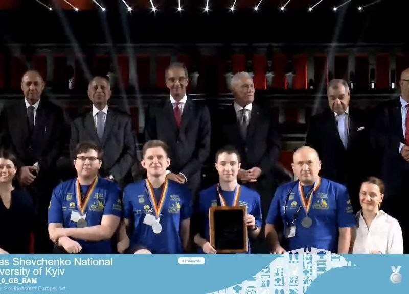 Команда студентів-кібернетиків університета Шевченка виграла срібло на Світовому фіналі Чемпіонату з програмування