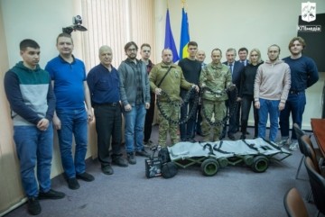 Електроноші, зроблені власноруч київськими політехніками, вже на передовій