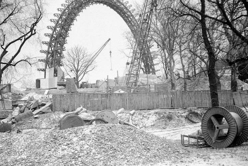 1981 рік. Будівництво арки.