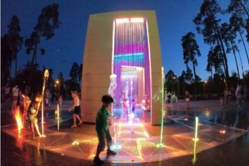 7 фонтанів Києва для туризму-2024: де можна бігати дітям, танцювати під музику та навіть полювати на білочок
