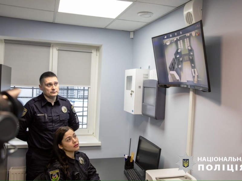 У відділку поліції на Київщині запрацювала автоматизована система, яка фіксує дії правоохоронців і затриманих