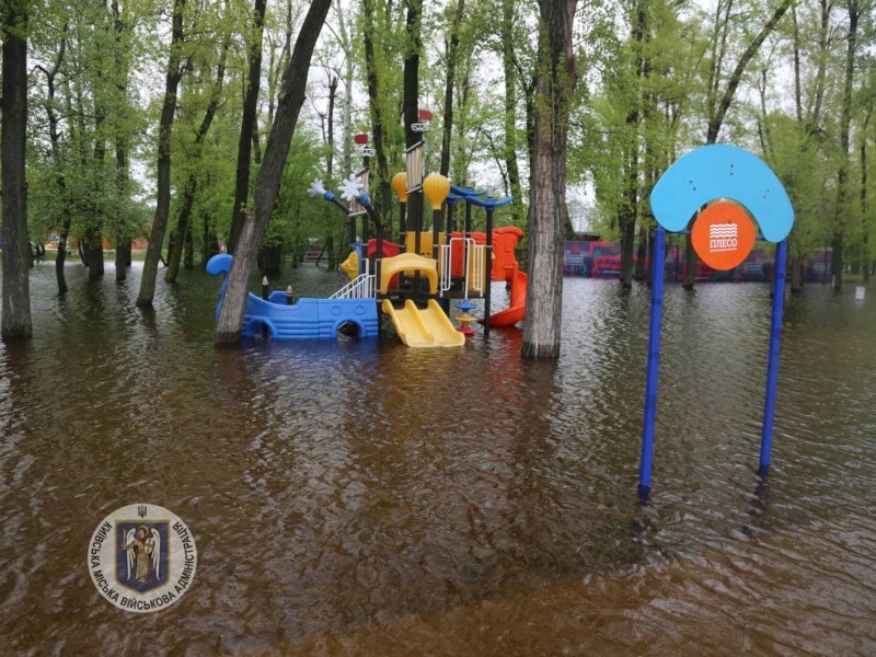 У парки Києва прийшла висока вода – фото, відео