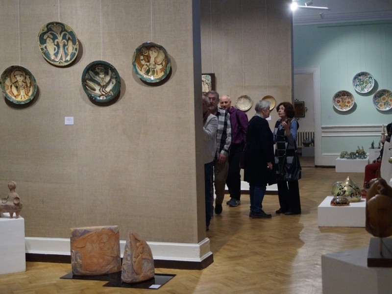 Студенти та викладачі Академії Бойчука представили спільну виставку “Незламність традицій” у столичному музеї