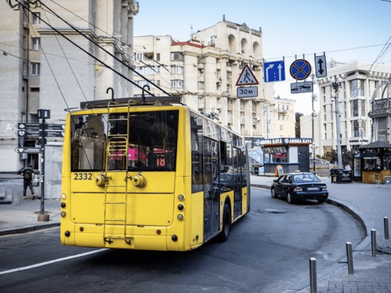 Затримуються тролейбуси, які прямують у центр міста: розраховуйте час