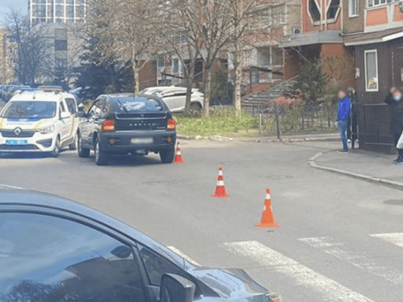 Вирішив перебігти дорогу: у Києві водій автівки збив 10-річного хлопчика