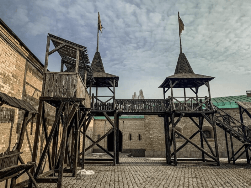 Може сісти на 12 років: директорка музею «Київська фортеця» нажилася на реставрації башти
