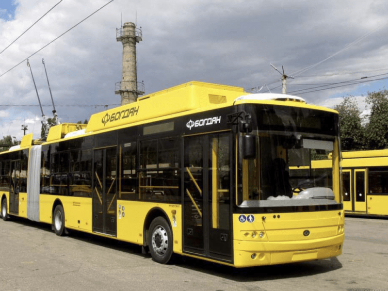 На проспекті Свободи затримуються тролейбуси: розраховуйте час