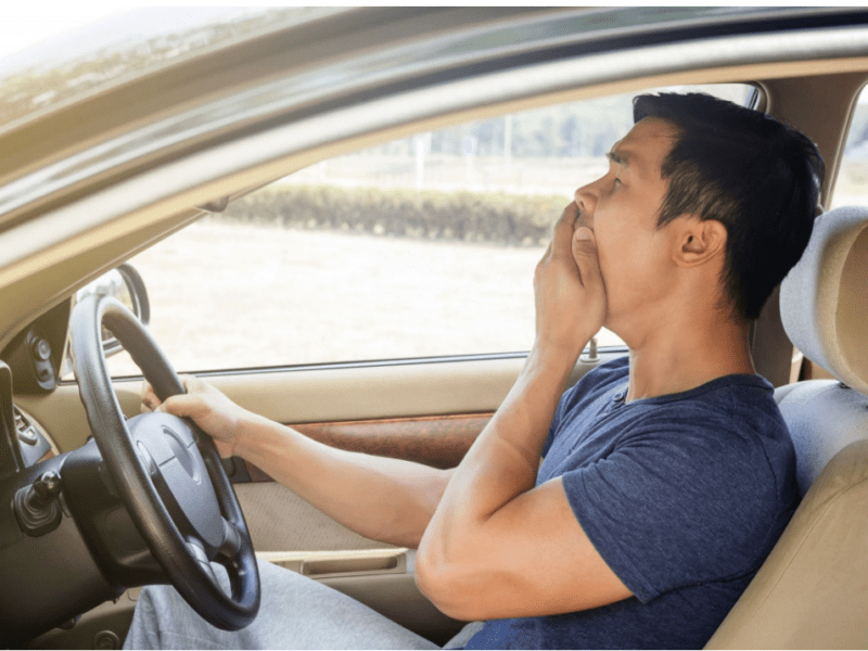 Як не заснути за кермом під час довгої поїздки: водіям дали поради
