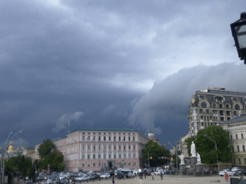 Яка погода чекає киян на початку тижня: похолодання та дощі йдуть на Київщину