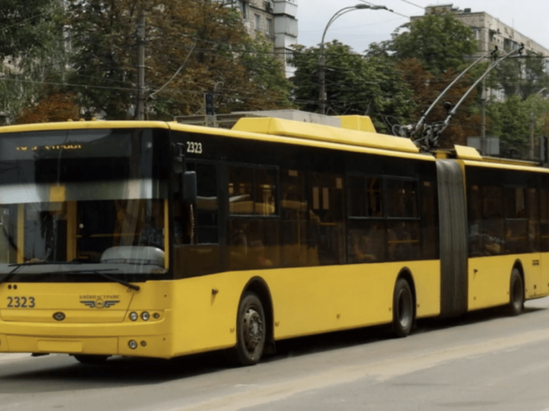 На Оболоні через ДТП зупинились тролейбуси та трамваї: плануйте маршрути