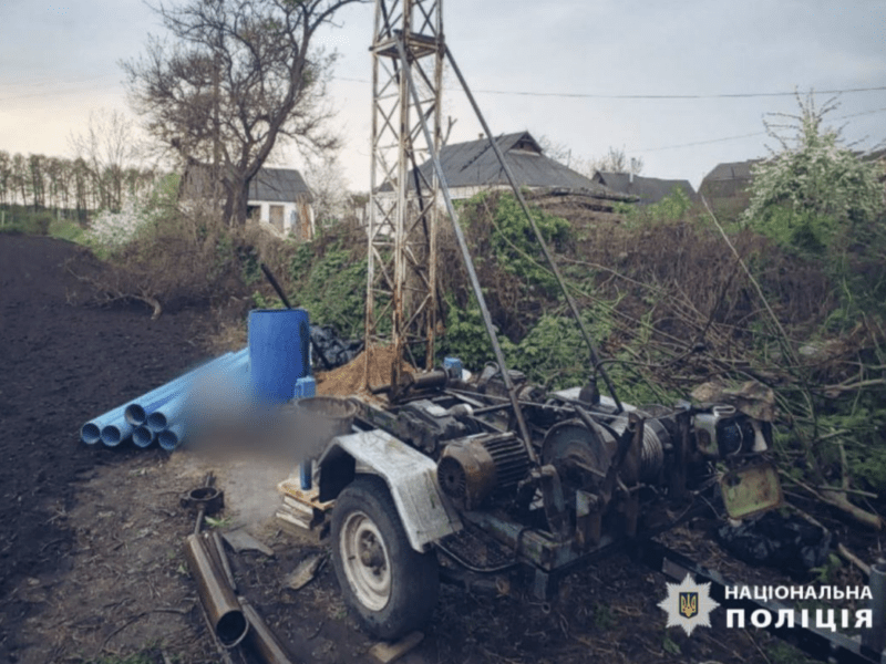 Бурили свердловину під час дощу: на Київщині двох чоловіків уразило струмом, один загинув