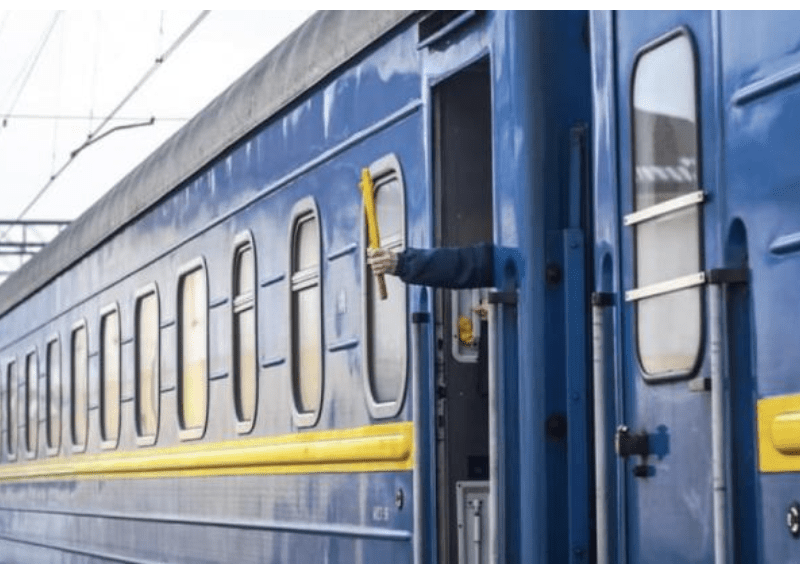 Київські потяги затримуються через обстріл Дніпра: пасажирів просять зберігати квитки