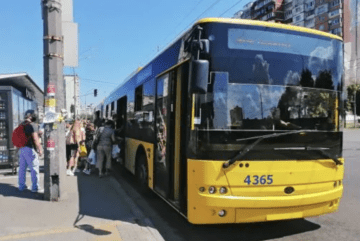 Низка автобусів і тролейбусів змінять маршрути цими вихідними: плануйте поїздки заздалегідь