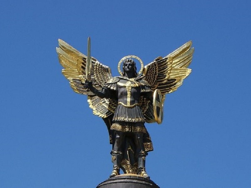 Кияни закликають владу прибрати з Майдану символ, який дала місту Катерина ІІ