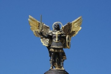 Кияни закликають владу прибрати з Майдану символ, який дала місту Катерина ІІ