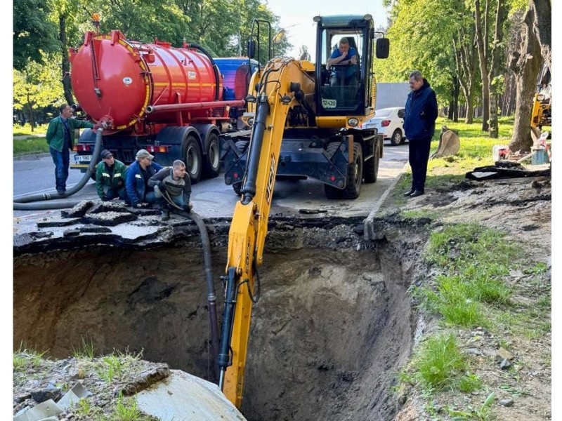 У передмісті просять обмежити використання води через аварію на каналізаційному колекторі у Києві