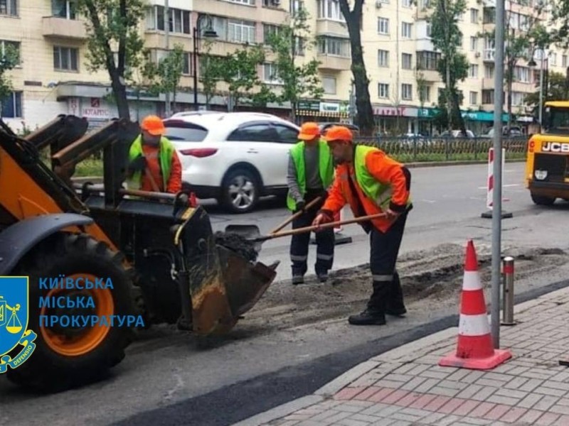 Дорогу ремонтували – 300 тис. грн розікрали: отримали підозри посадовці “Київавтодору” та підрядник