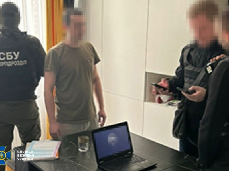 Ширили фейки про ЗСУ та передавали ворогу базування військових: затримано блогерів з Києва і області