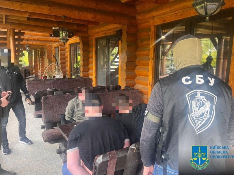 Організовували ухилянтам дипломатичний імунітет і виїзд за кордон: на Київщині затримали групу ділків
