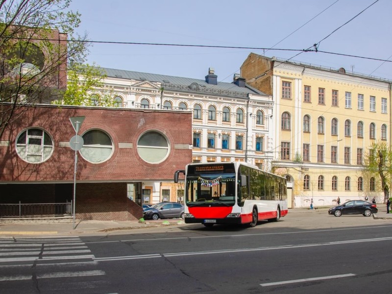 Автобуси від Львівської площі до залізничного вокзалу двічі мінятимуть маршрут цього тижня