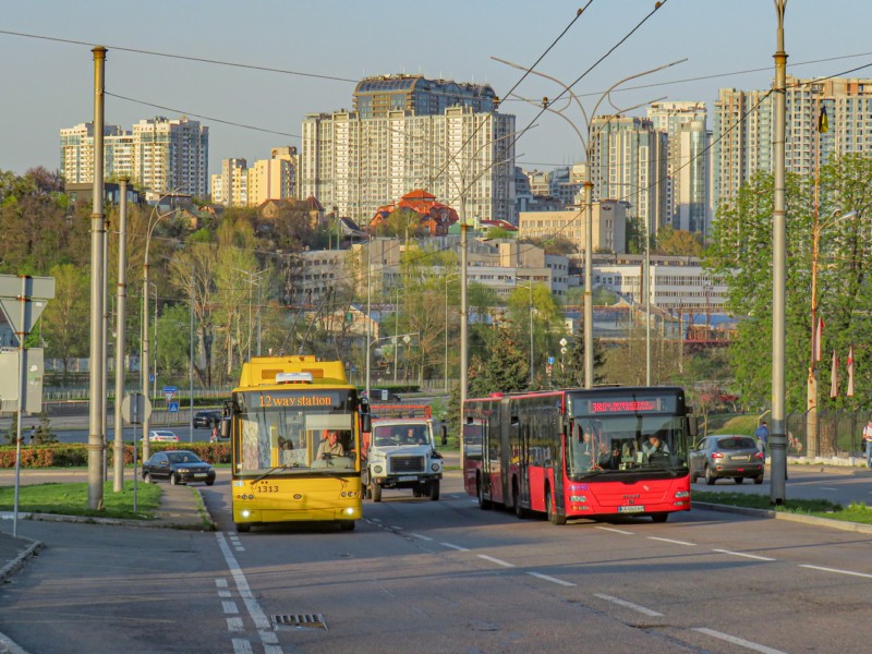 “Київпастранс” урізав маршрути автобусів № 38-Д та тролейбусів № 12