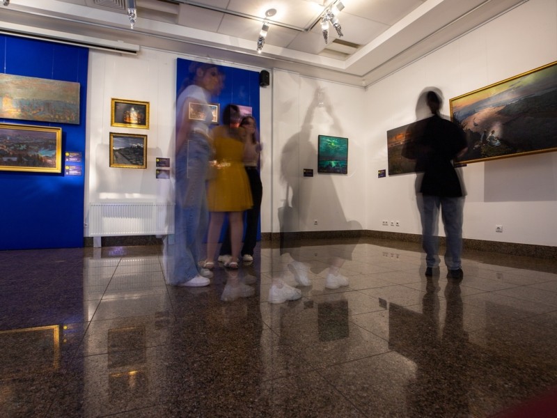 Нічний Київ очима художників минулих часів та сучасності – у столичному музеї презентували виставку до дня міста