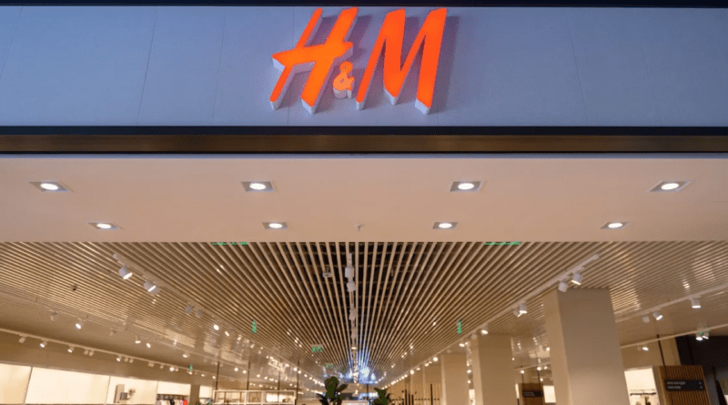 Бренд H&M відкрив у Києві перший новий магазин з початку повномасштабної війни