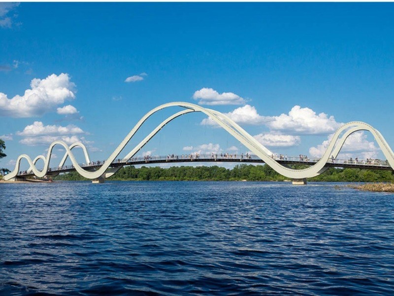 Метал, з якого зроблений новий київський  міст «Хвиля» став чи не останньою продукцією, яку виготовляли на заводі «Азовсталь»