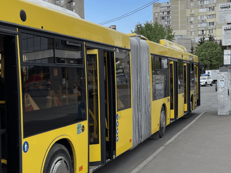 Кияни підписали чергову  петицію проти зупинки громадського транспорту під час тривог