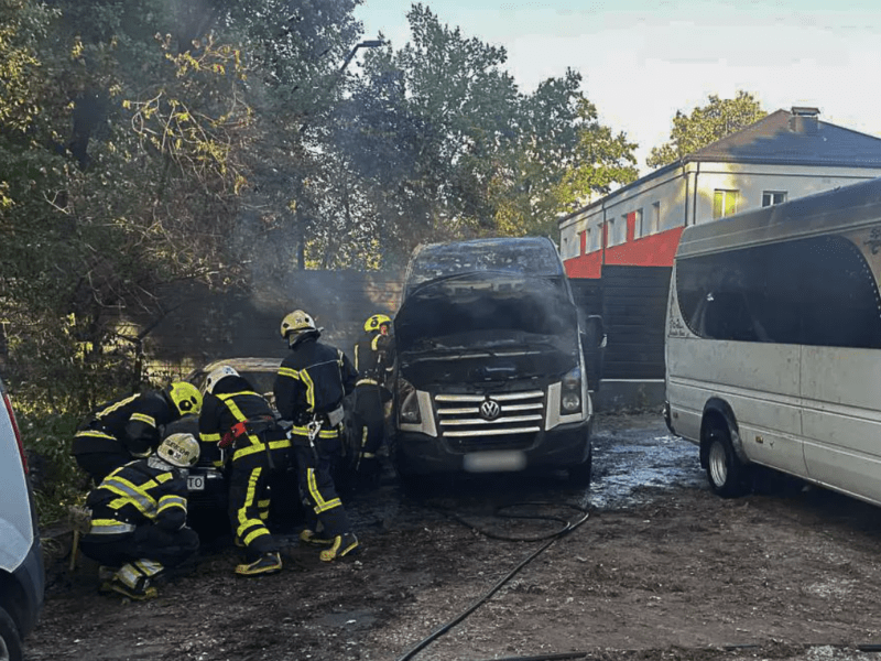 Припарковані автівки зайнялися у Святошинському районі