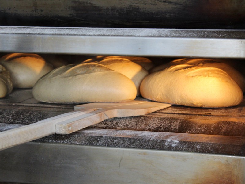 Відключення електроенергії додало проблем пекарям – ціни на хліб зростуть до 30%
