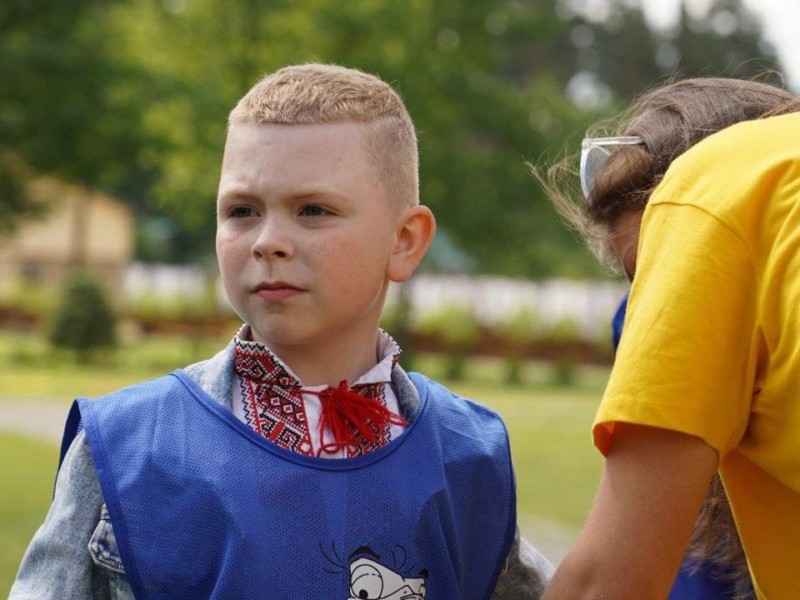 Хлопчик, який під час вибуху в багатоповерхівці самостійно врятував себе і собаку, отримав нагороду