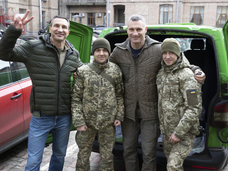 Британці покажуть, як брати Кличко використовують свою популярність для збору коштів на ЗСУ