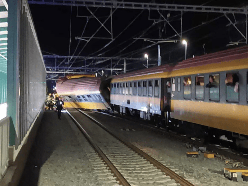 Аварія на залізниці у Чехії: через зіткнення потягів пасажири з України можуть не встигнути на свої поїзди