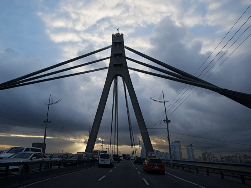 Заторів не уникнути: у Києві починається ремонт Північного моста