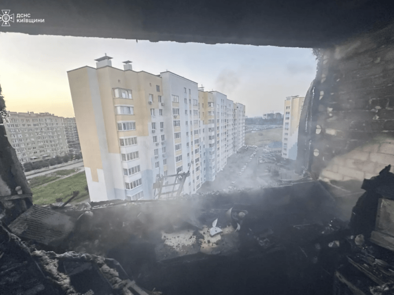 У багатоповерхівці під Києвом пролунав вибух: є постраждалі