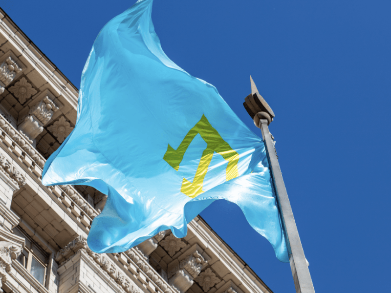Крим – це Україна: біля будівлі столичної мерії замайорів кримськотатарський прапор