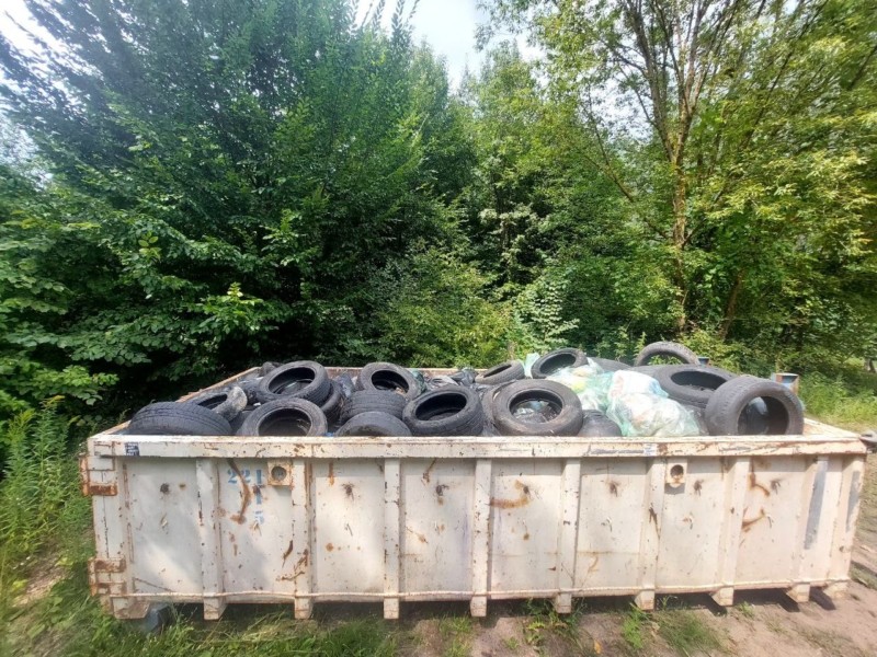 П’ять тонн сміття і уламки ворожого безпілотника: у Нацпарку “Голосіївський” провели велику толоку