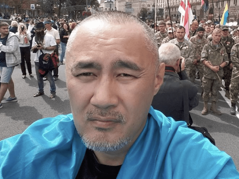 Тринадцять днів боровся за життя: у Києві після замаху помер казахський журналіст Садиков