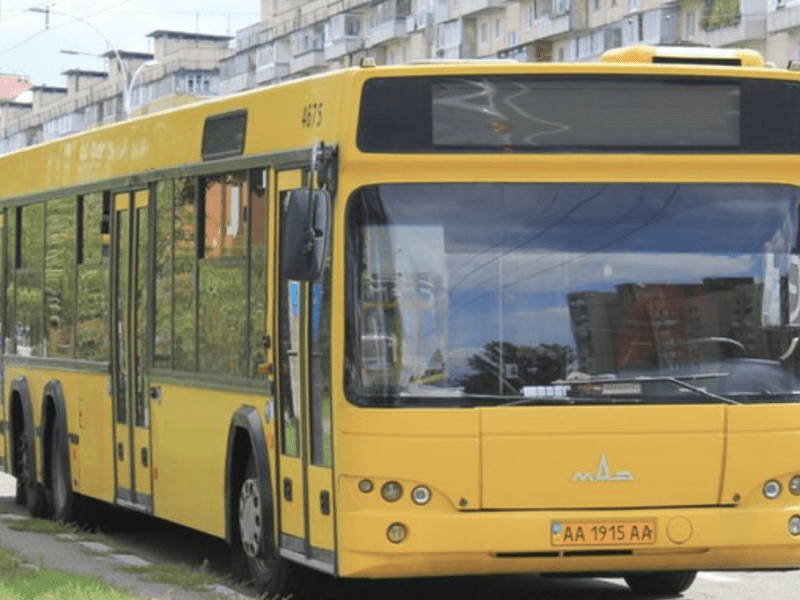 До уваги пасажирів: два автобуси змінили маршрути у столиці