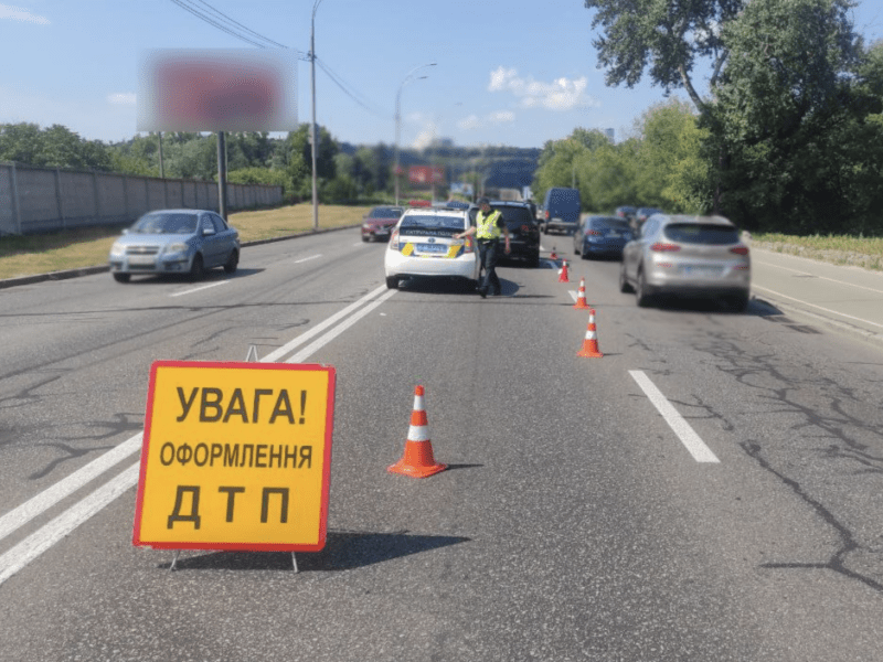 Затори на лівому березі: ускладнений рух у напрямку мостів Метро та Патона