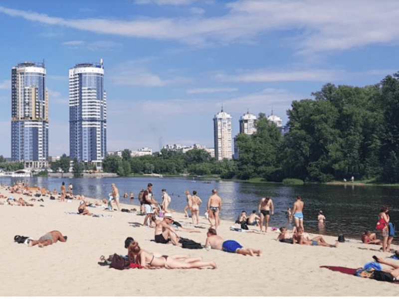 Де у Києві не можна купатися: якість води на низці столичних пляжів не відповідає нормам