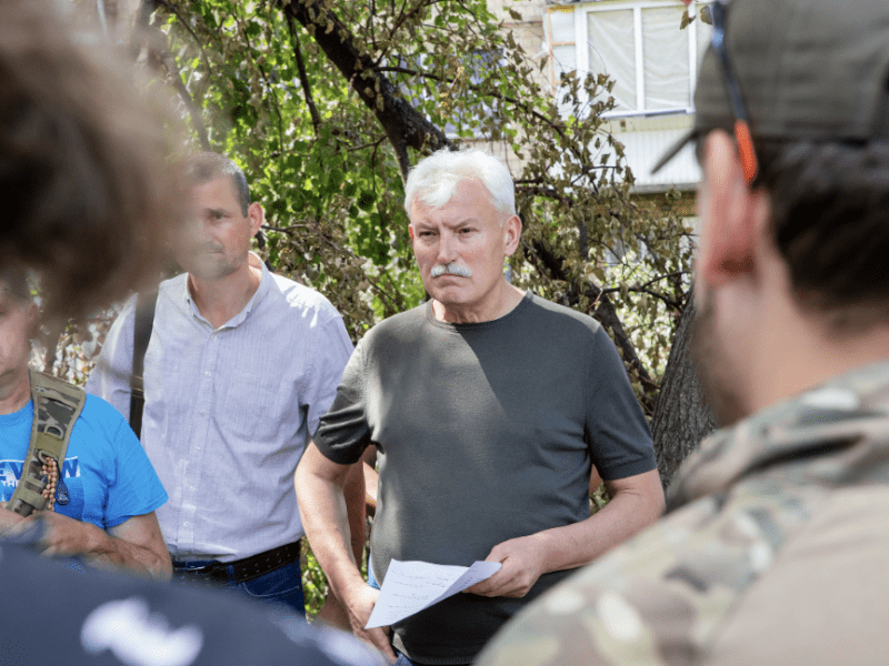 Вцілілі після ракетного обстрілу квартири на Сальського планують якнайшвидше підключити до комунікацій