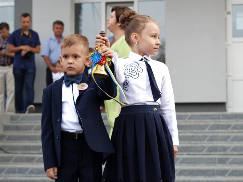 Щоб були, як королі та королеви – стильні зачіски для школярів на Свято першого дзвоника