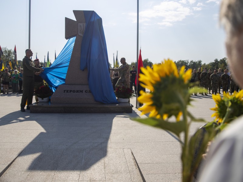 На Берковецькому кладовищі відкрили Меморіал на честь полеглих на війні киян